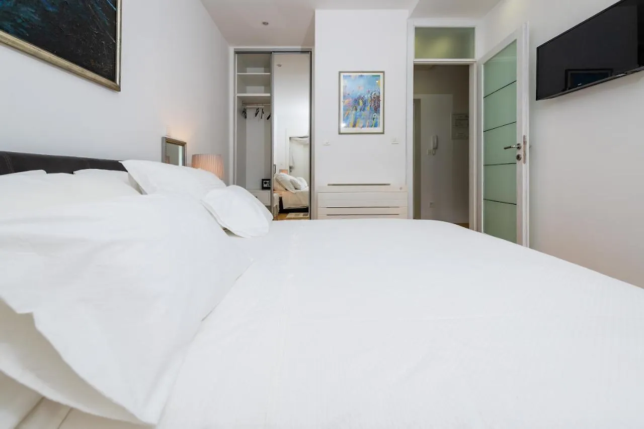 Luxury Apartment Set Split